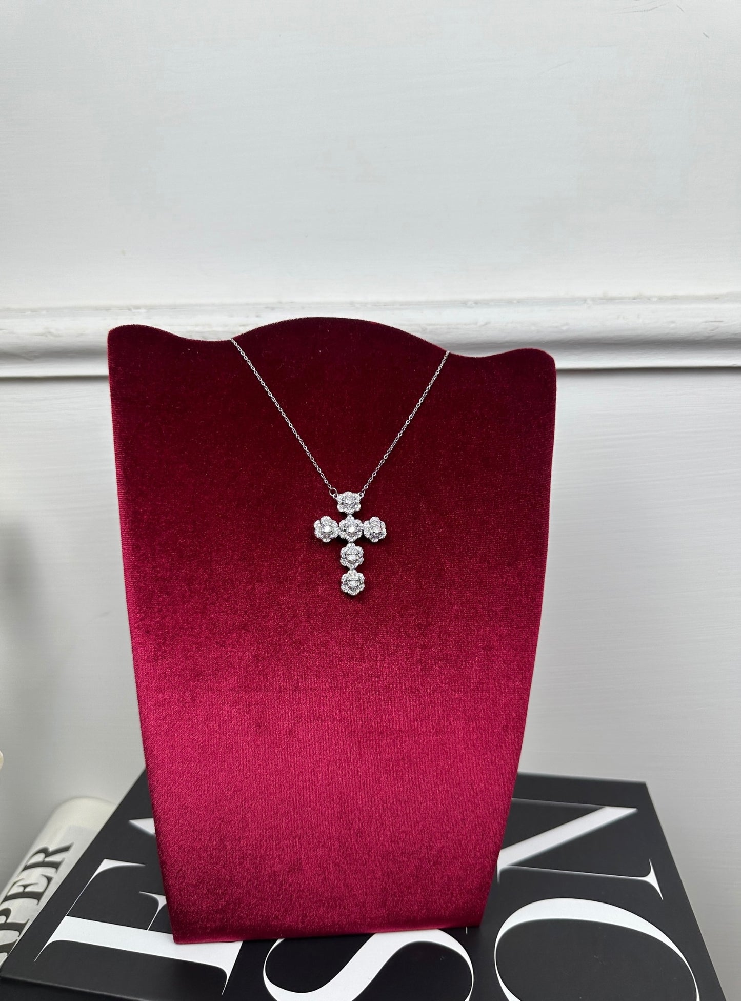 Collana croce con rose