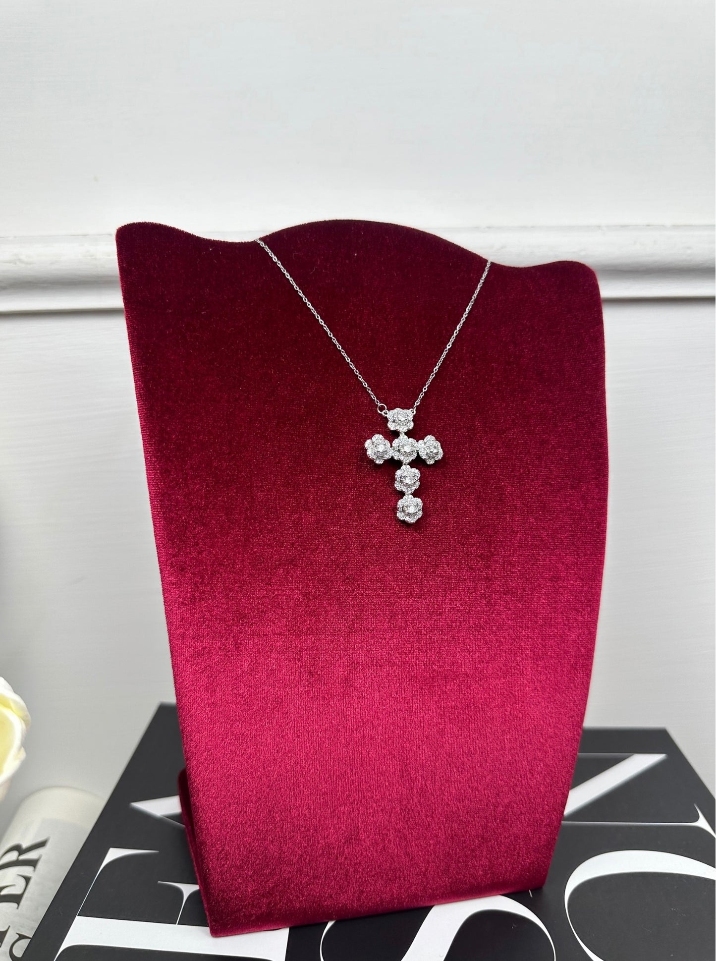 Collana croce con rose