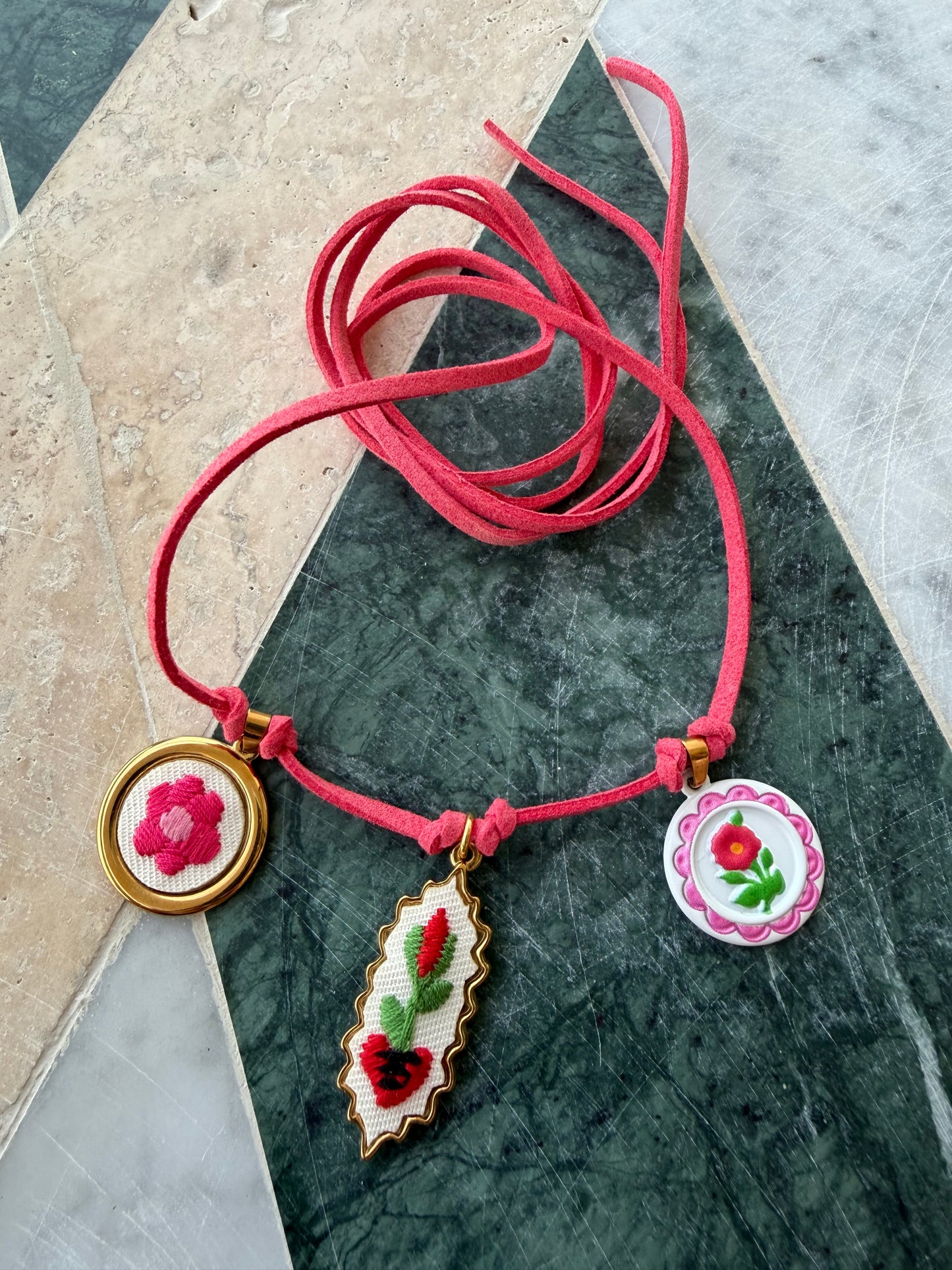 collana red lace roses