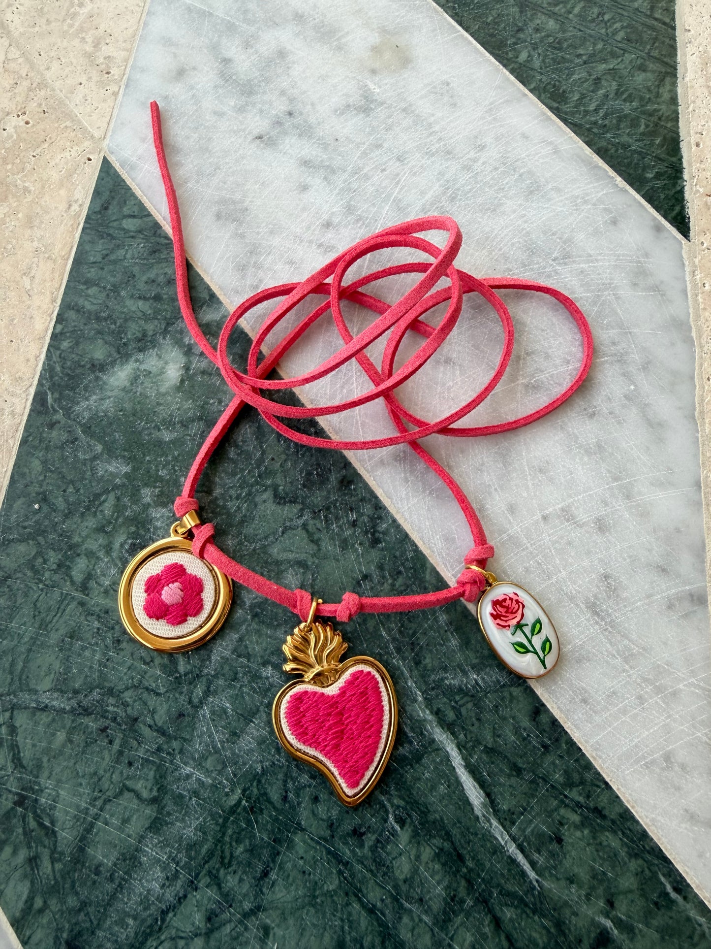 collana chocker ibiza fucsia
