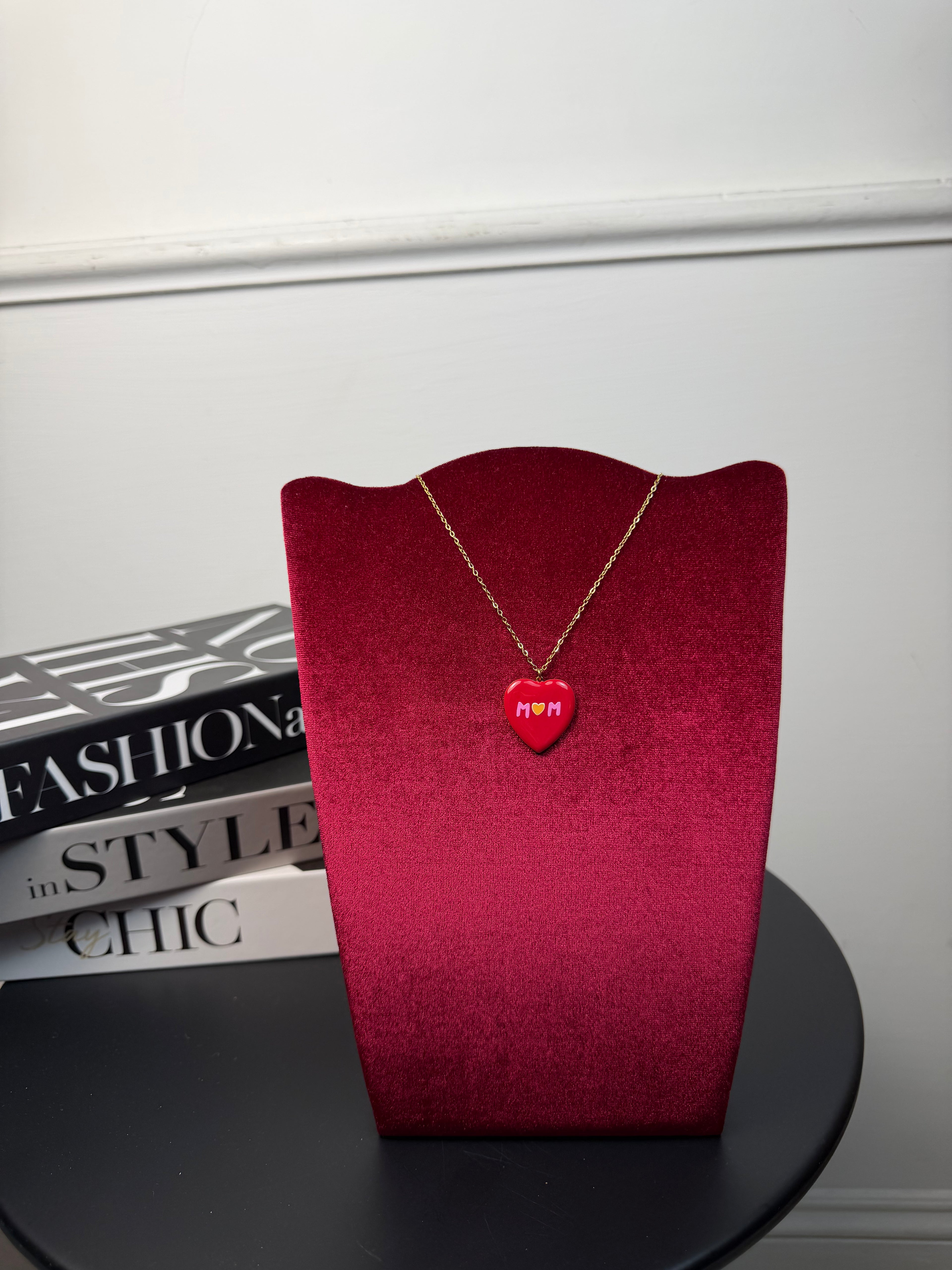 Collana MOM